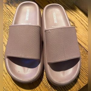 Pale pink. Cushionare Cloud Slides. Size 10.